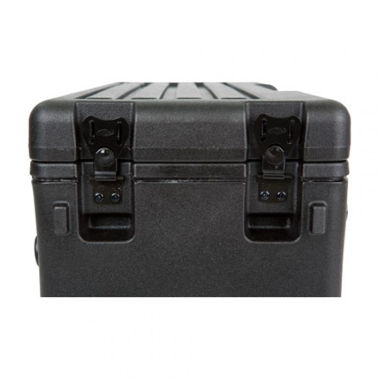 SKB 1SKB-R4UW Maleta Roto-Molded Rackeable de 4U con ruedas